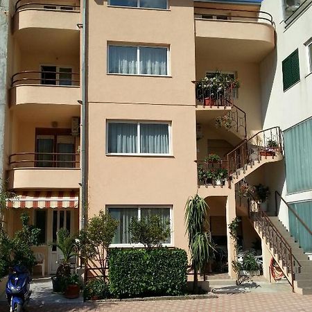 Apartments Deak Makarska Buitenkant foto
